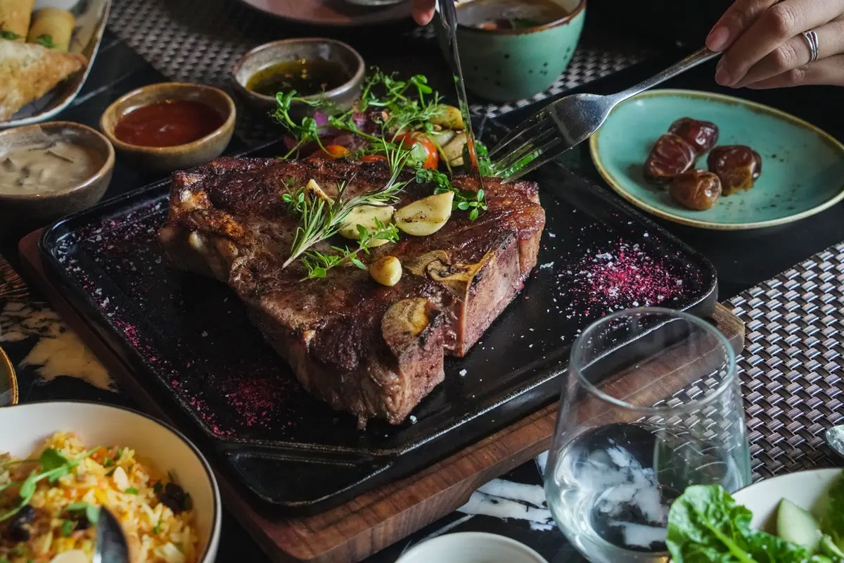 Bersiap Buka Puasa Ramadan 2024, Cut & Grill Sediakan Family Platter dengan Hidangan Bergaya Arabian