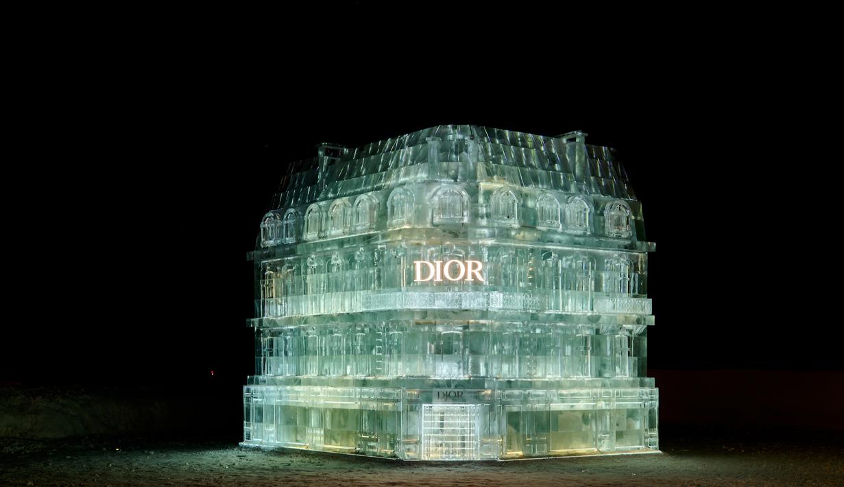 Dior membuka butik pop up butik dengan konsep unik di Resor Danau Songhua di China. [Dior]