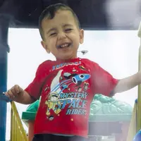 Kisah Alan Kurdi saat kapal yang membawanya ke Yunani dihantam ombak besar.