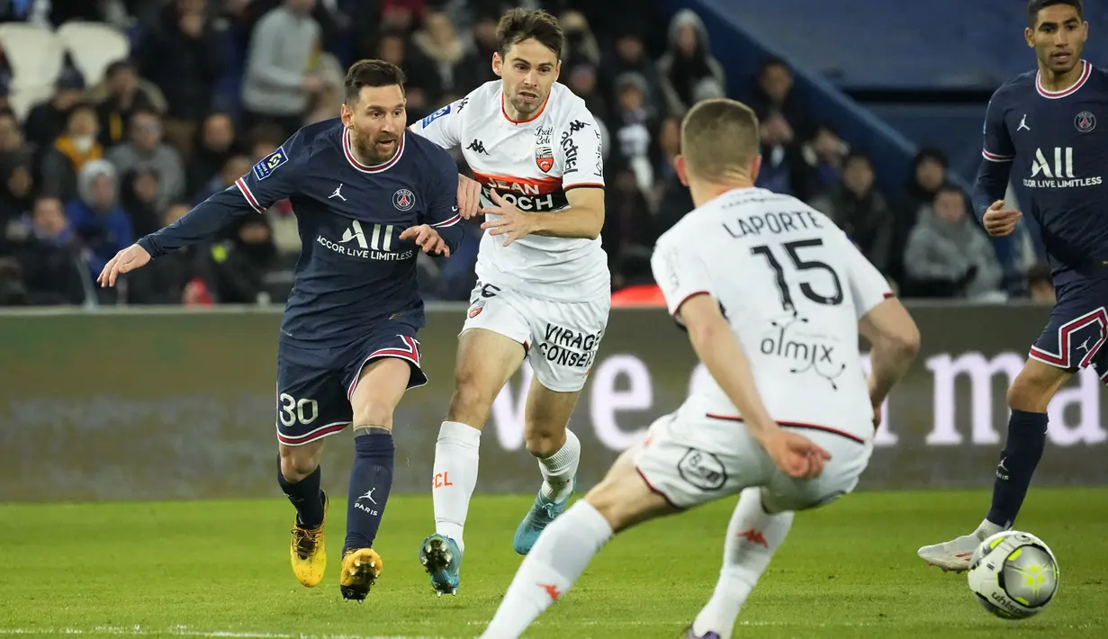 Yang menarik, pada pertandingan ini trio Lionel Messi, Neymar, dan Kylian Mbappe bisa mencetak gol di pertandingan yang sama. (AP/Michel Euler)