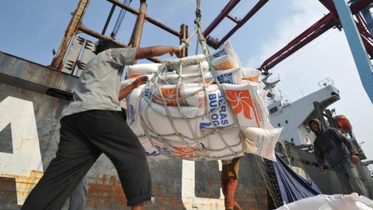 27 Ribu ton beras asal Vietnam tiba di Tanjung Priok