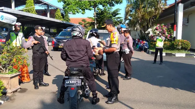 Kepolisian Resor Kebumen menggelar Operasi Keselamatan Lalu Lintas Candi 2019 antara 29 April-12 Mei 2019. (Foto: Liputan6.com/Polres Kebumen/Muhamad Ridlo)