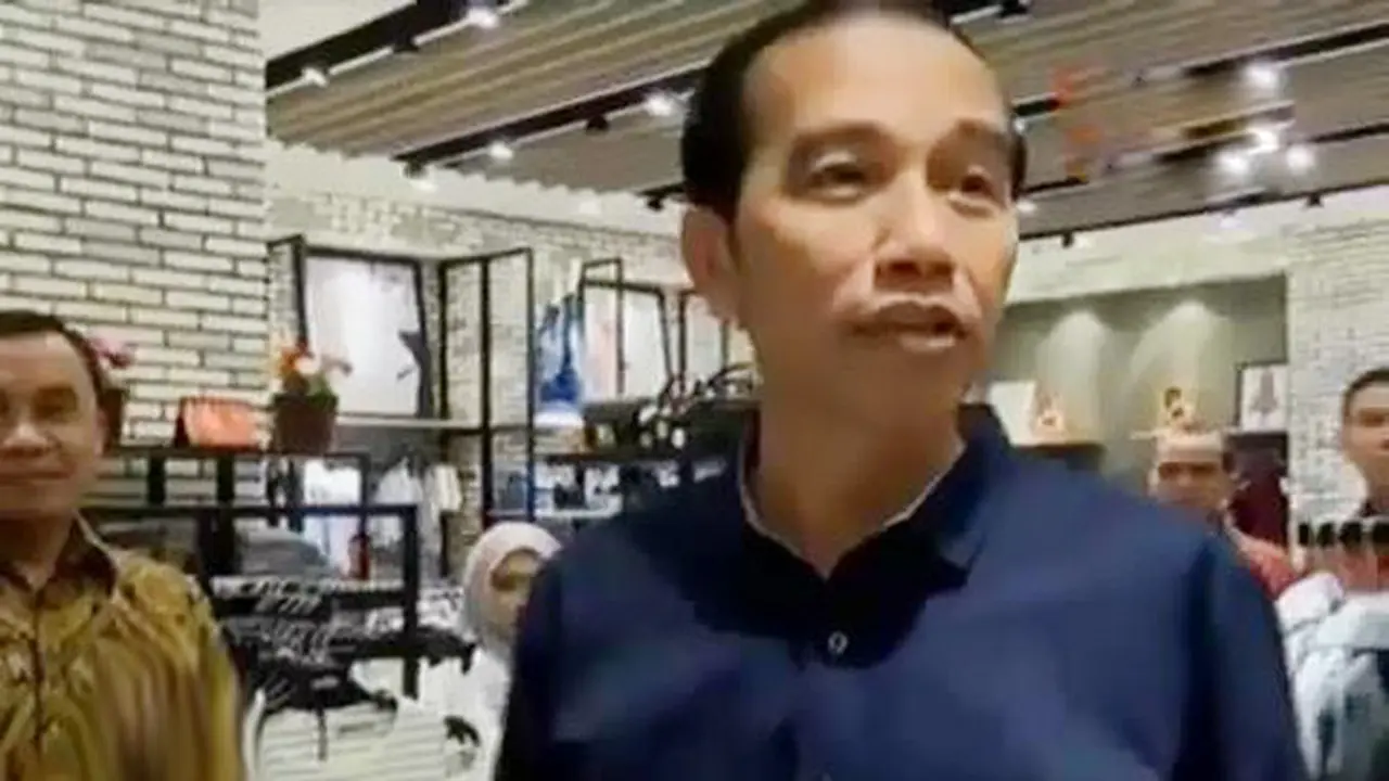Jokowi Berburu Baju Diskon di Mal 