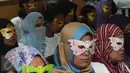Sejumlah korban dihadirkan saat konferensi pers mengenai pengungkapan kasus tindak pidana perdagangan orang di Bareskrim Polri, Jakarta, Rabu (17/5). Jumlah korban yang berhasil diselamatkan sebanyak 80 orang. (Liputan6.com/Faizal Fanani)