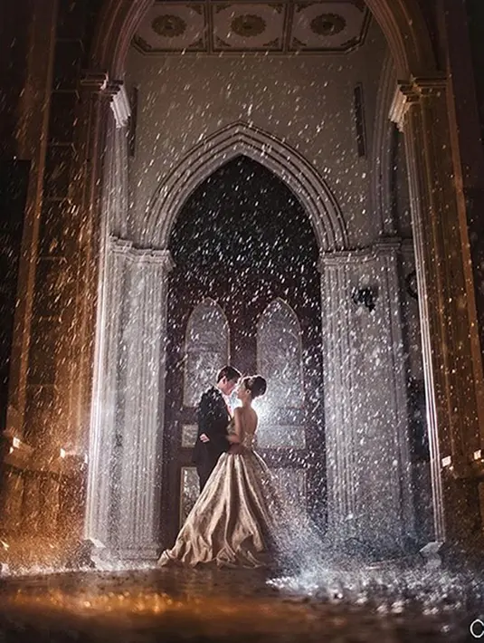 "Dia mohon izin, suami saya bilang silakan tapi kami sekeluarga tidak akan datang, cuma itu. Posisi itu saya tidak melihat, saya sedang transfusi darah," ujar ibunda Asty kepada Bintang.com, Selasa (4/10). (Instagram/asty_ananta)