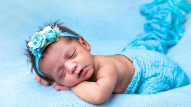 Ilustrasi bayi perempuan