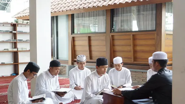 Suasana aktivitas pembelajaran di Pesantren Isy Karima