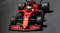 Pembalap Ferrari Scuderia, Charles Leclerc, meraih pole position pada F1 GP Azerbaijan. (OZAN KOSE / AFP)
