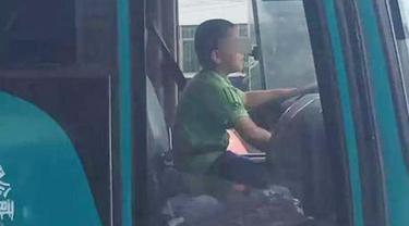 Heboh, Bocah 9 Tahun Kendarai Sendiri Bus Curiannya