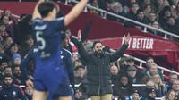 Manajer Manchester United, Ruben Amorim, saat timnya bersua Arsenal pada laga putaran keempat Piala FA di Stadion Emirates, London, Minggu (12/1/2025) malam WIB. Dalam duel itu, MU menang 5-3 lewat adu penalti setelah bermain imbang 1-1 selama 120 menit. (AP Photo/Kin Cheung)