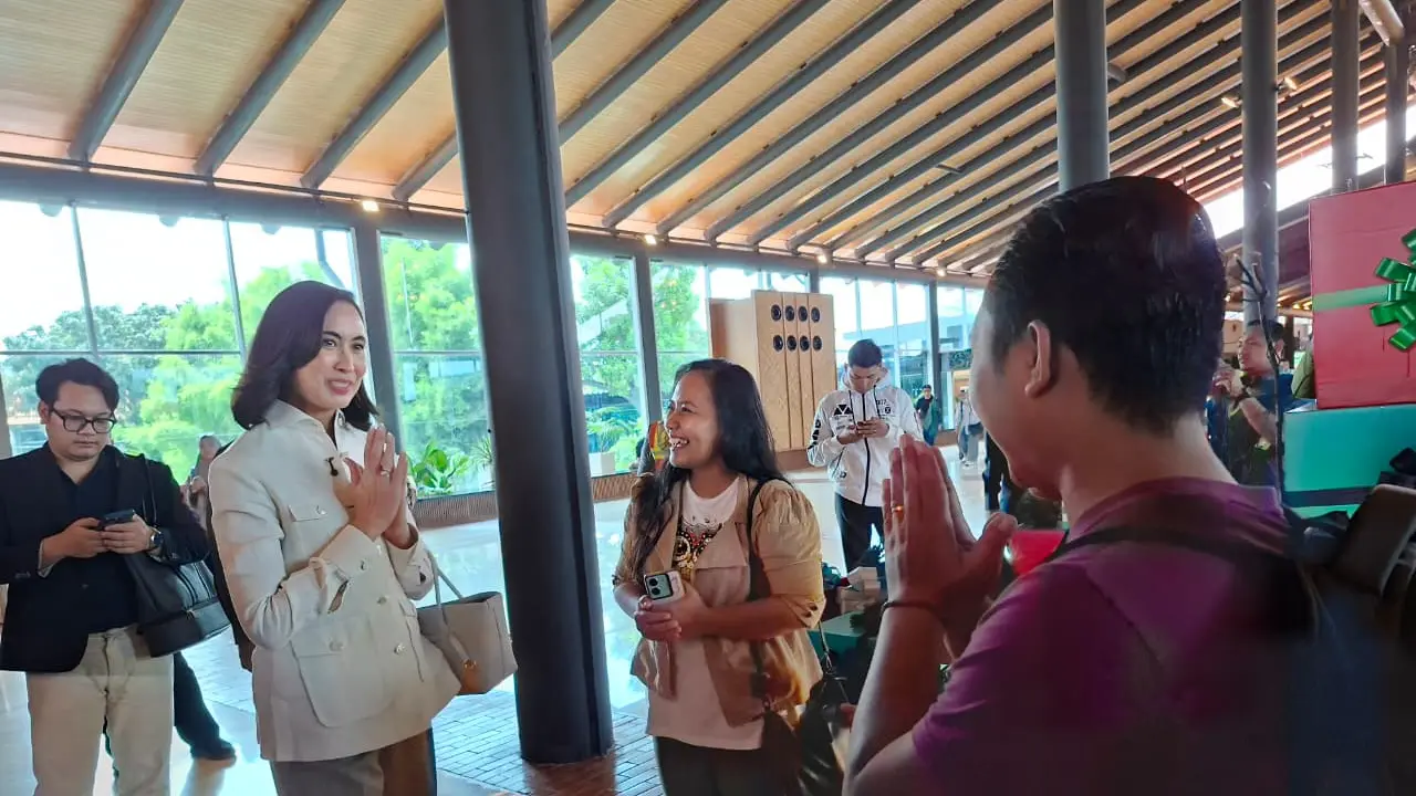 Menpar Widiyanti Pantau Bandara Soekarno Hatta, Bernostalgia dengan Gaya Klasik Terminal 1C