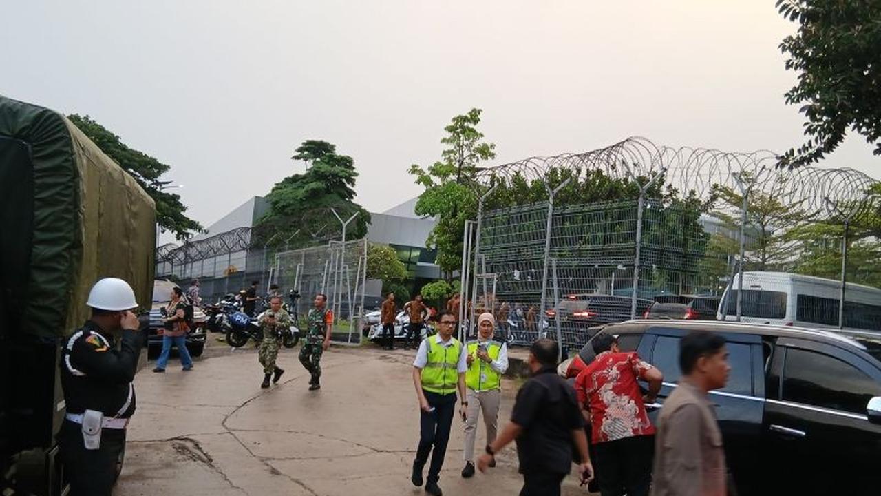Pengamanan Ketat Sambut Kedatangan Jenazah TNI di Bandara Soetta dari Lebanon