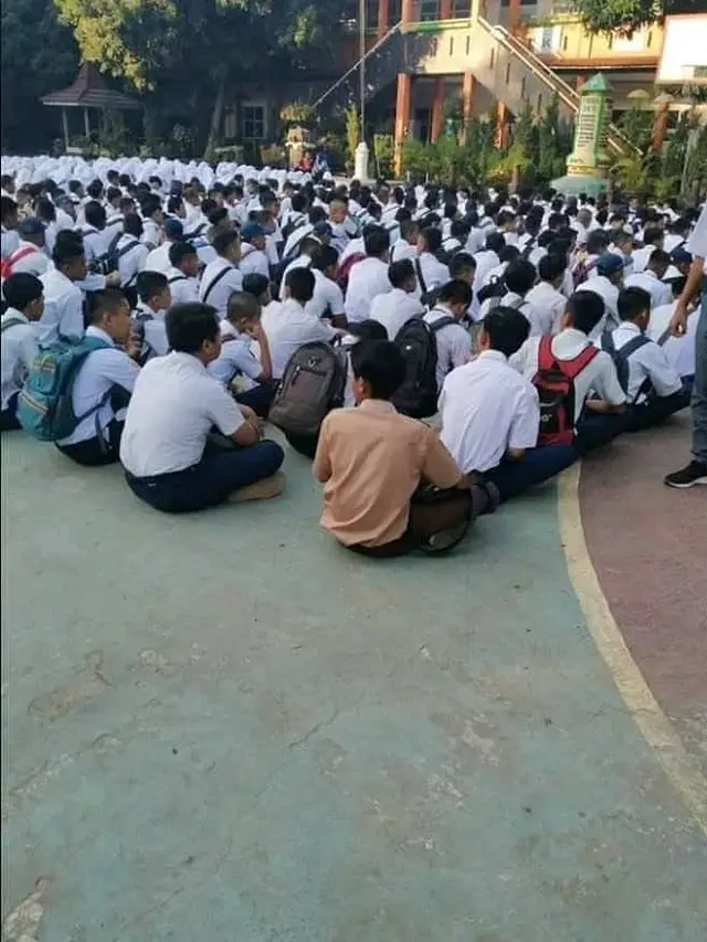 6 Momen Kocak saat Upacara Bendera Ini Bikin Rindu Sekolah, Penuh Kenangan
