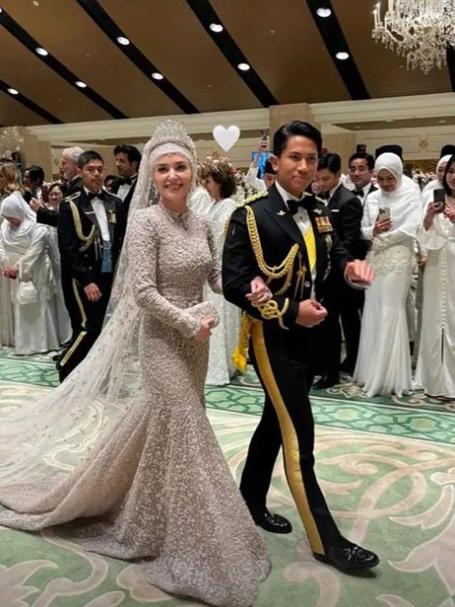 Detail Gaun Anisha Rosnah yang Glamor Maksimal Bertabur Berlian di Majlis Persantapan Diraja, Kontras dengan Makeup Minimalis