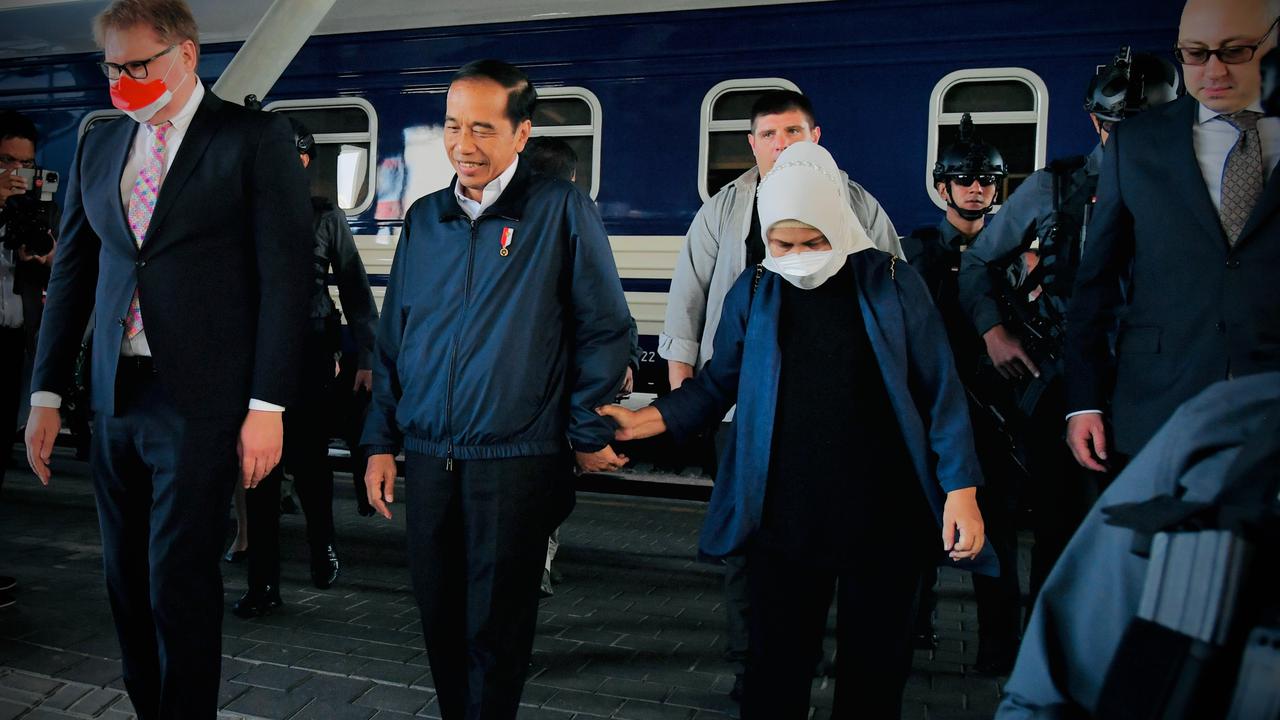 Melihat Lagi Aksi Jokowi saat Kunjungi Negara Konflik
