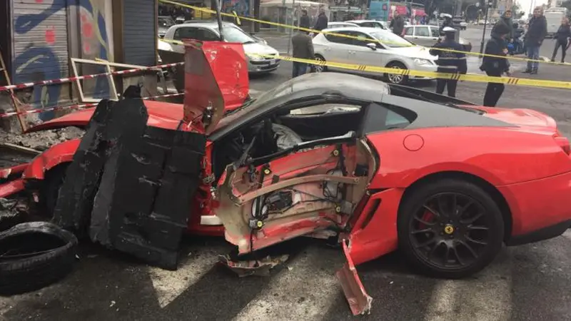 Sembrono, Petugas Parkir Menabrakkan Ferrari 599 GTB