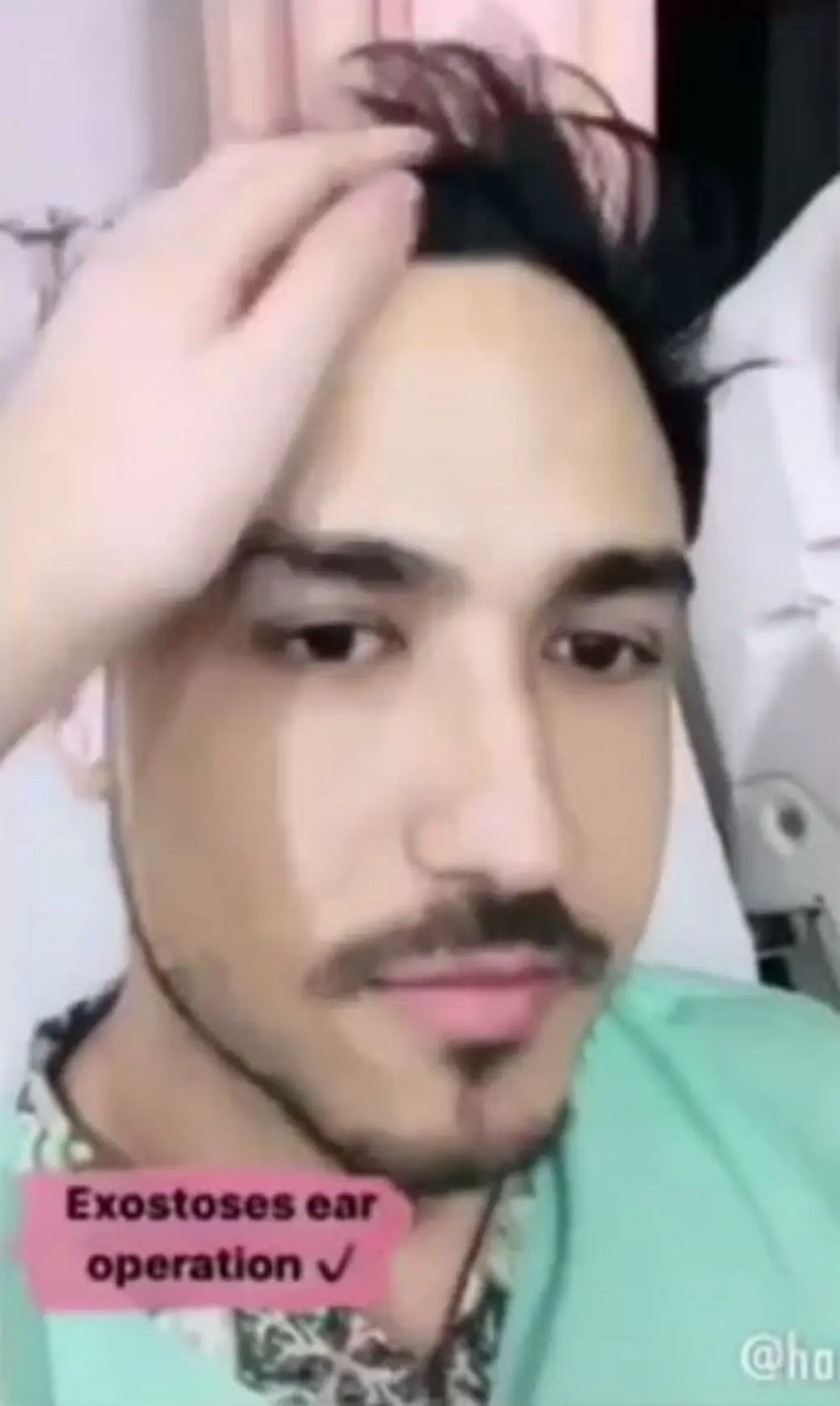 Hamish Daud dibelai Raisa (Instagram/@hamishdaudpics)