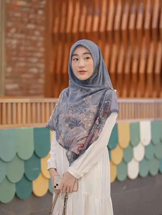 Saat mengunggah foto-foto OOTD di Instagram, tak sedikit yang memuji penampilannya. (Instagram @larissachou)