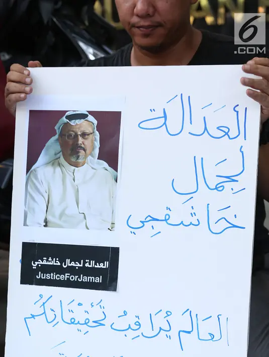 Anggota Jurnalis Freelance Indonesia unjuk rasa hilangnya Jamal Khashoggi di depan Kedutaan Besar Arab Saudi, Jakarta, Jumat (19/10). Aksi simpati ini mengecam dugaan pembunuhan terhadap jurnalis Arab Saudi Jamal Khashoggi. (Merdeka.com/Imam Buhori)