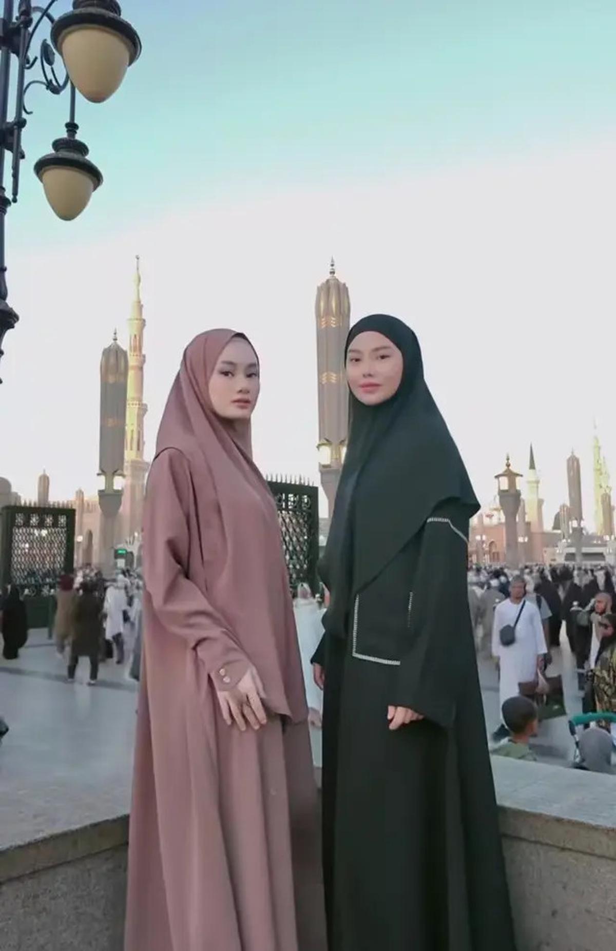 7 Momen Seru Geng Butterfly Kumpul di Madinah, Dinda Hauw Hingga Dara Arafah