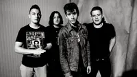 Gitaris Arctic Monkeys, menyatakan bahwa bandnya sering mendengarkan karya-karya David Bowie selama penggarapan album AM.