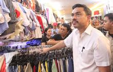 FOTO: Menteri UMKM Tinjau Aktivitas Thrifting di Pasar Senen, Pedagang Sampaikan Aspirasi