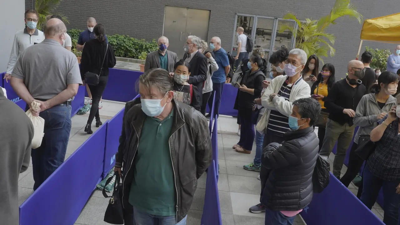 Vaksin Pfizer Disetop Sementara di Hong Kong
