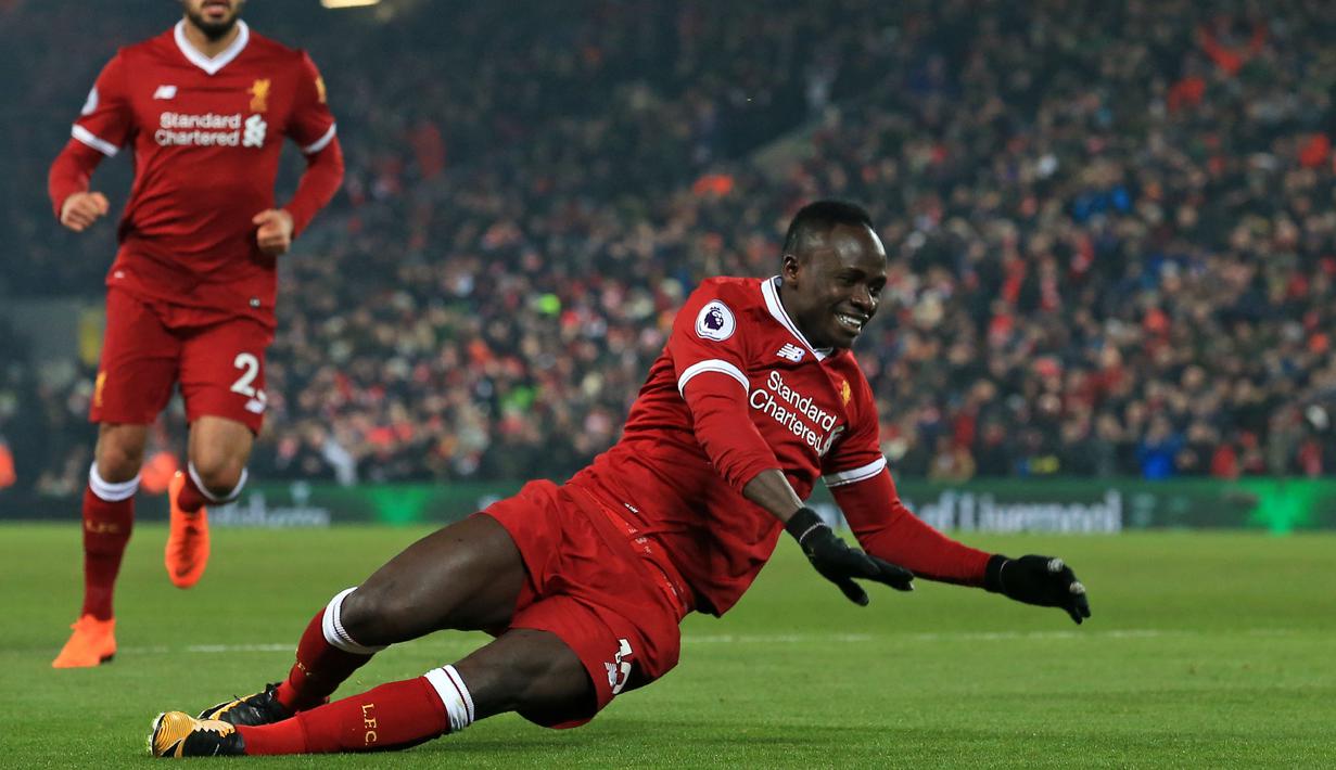 Gaya Pemain Liverpool, Sadio Mane merayakan golnya ke gawang Necastle pada lanjutan Premier League di Anfield, Liverpool, (3/3/2018). Liverpool menang 2-0. (AFP /Lindsey Parnaby)