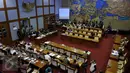 Suasana Rapat pleno mengenai kelanjutan revisi UU KPK di Kompleks Parlemen Senayan, Jakarta, Rabu (10/2/2016). Meskipun rencana revisi itu dikecam masyarakat, 9 dari 10 fraksi di Baleg DPR menyetujui revisi UU KPK. (Liputan6.com/Johan Tallo)