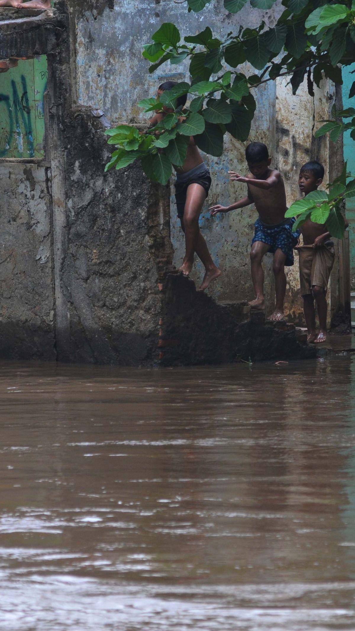 Terlebih, anak-anak ini bermain tanpa pengawasan orang tua.&nbsp;Merdeka.com/Imam Buhori