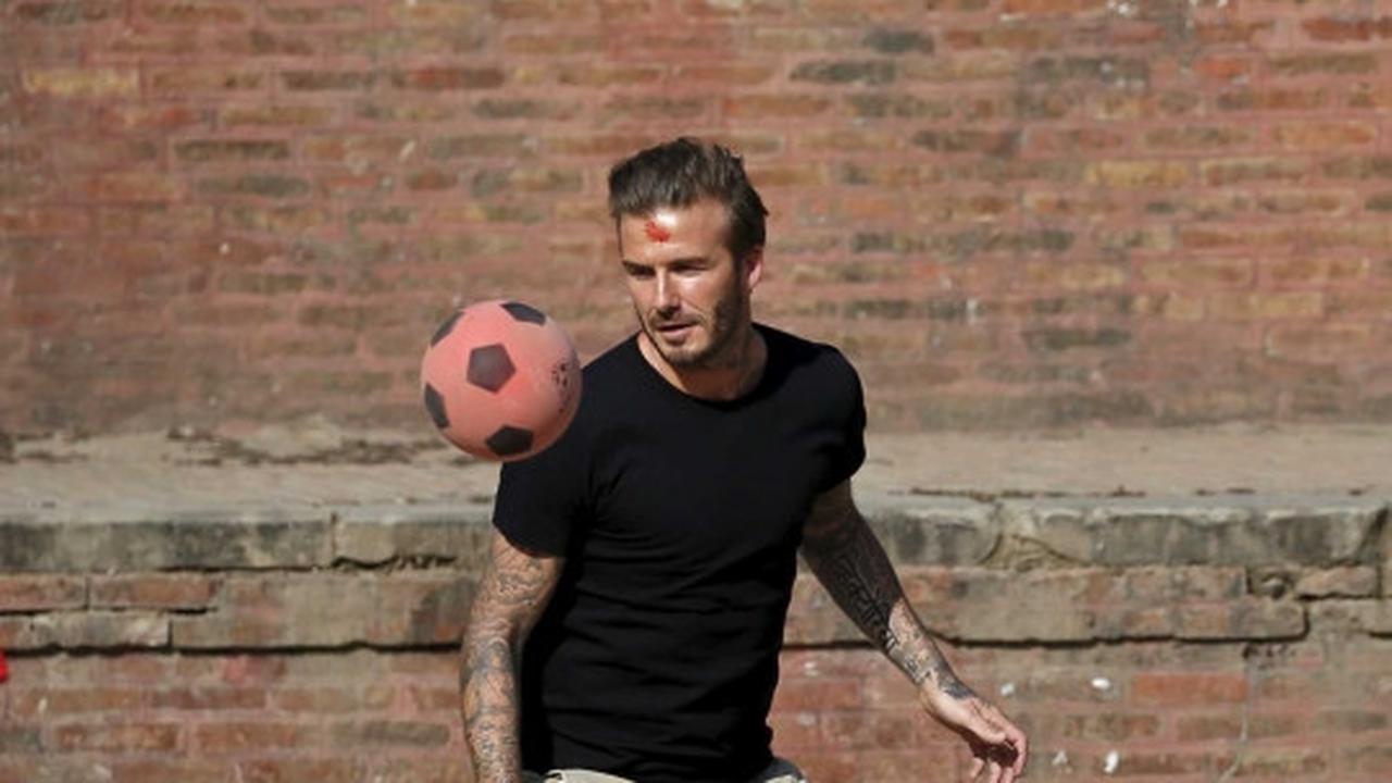 Keceriaan David Beckham main bola dengan anak-anak di Nepal