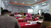 Diskusi tim penyusun dokumen kontingensi banjir di Kabupaten Sigi yang difasilitasi ADRA, yang digelar pada 26 Januari, 2021. (Foto: Heri Susanto/ Liputan6.com).
