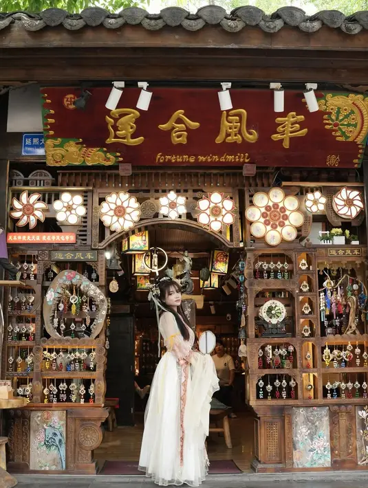 Baru-baru ini, Fuji An liburan ke China dan mengunjungi sebuah destinasi budaya yang begitu kental [@fuji_an]