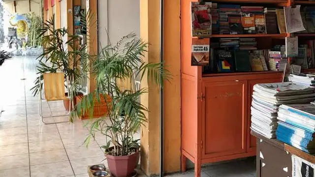 Suasana toko sandwich Picnic Addict di tengah sepinya Pasar Kliwon, Mojokerto