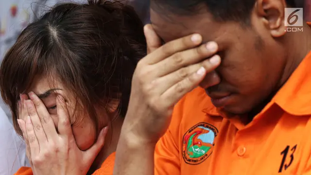 Ekspresi Artis Chacha Duo Molek Saat Rilis Kasus Narkoba