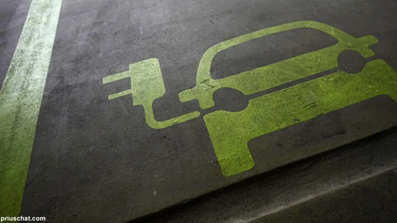 mobil-listrik130122b.jpg