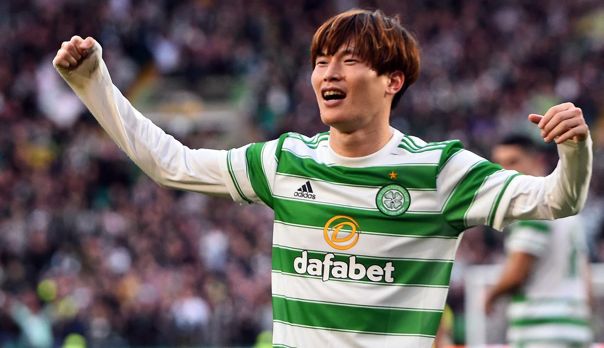 Kyogo Furuhashi. Sayap Jepang berusia 27 tahun yang direkrut Glasgow Celtic dari Vissel Kobe di awal musim 2021/2022 ini mencetak hattrick di pekan ke-2 Liga Skotlandia saat mengalahkan tamunya Dundee FC 6-0 (8/8/2021). Total ia telah mencetak 16 gol dan 5 assist dari 26 laga. (AFP/Andy Buchanan)