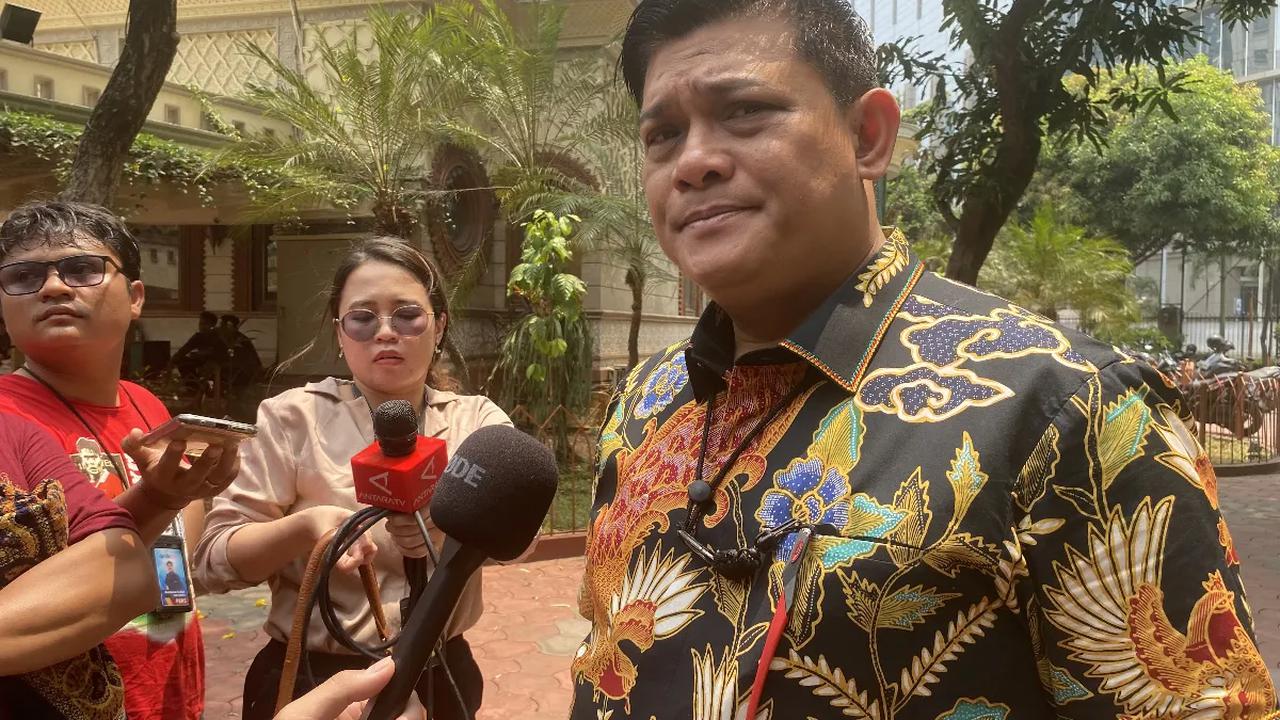 Dirreskrimsus Polda Metro Jaya, Kombes Pol Ade Safri Simanjuntak sempat membeberkan terkait alasannya tidak membocorkan siapa sosok pelapor demi menjaga kerahasiaan.
