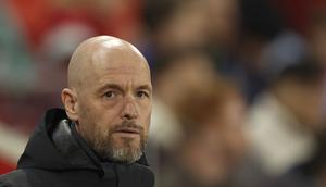 Pelatih Manchester United, Erik ten Hag jelang laga menghadapi Brentford pada laga pekan ke-30 Premier League 2023/2024 di Gtech Community Stadium, London, Sabtu (30/3/2024). (AP Photo/Ian Walton)