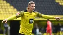 Erling Haaland. Manchester City membutuhkan striker fenomenal Borussia Dortmund yang masih berusia 20 tahun ini untuk menggantikan Sergio Aguero yang dipastikan hengkang akhir musim ini. Rekor mentereng Haaland yang mencetak 41 gol dalam 41 penampilan menjadi pertimbangan. (AFP/Ina Fassbender/Pool)