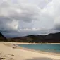 Pantai Mawun merupakan salah satu destinasi wisata bahari yang ada di Lombok.