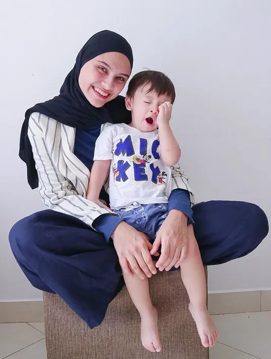 (Instagram/zeezeeshahab)