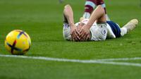 Pemain Tottenham Hotspur Richarlison bereaksi setelah kehilangan peluang mencetak gol ke gawang West Ham United pada pertandingan sepak bola Liga Inggris di Stadion Tottenham Hotspur, London, Inggris, 19 Februari 2023. Tottenham Hotspur mengalahkan West Ham United dengan skor 2-0. (AP Photo/Kirsty Wigglesworth)