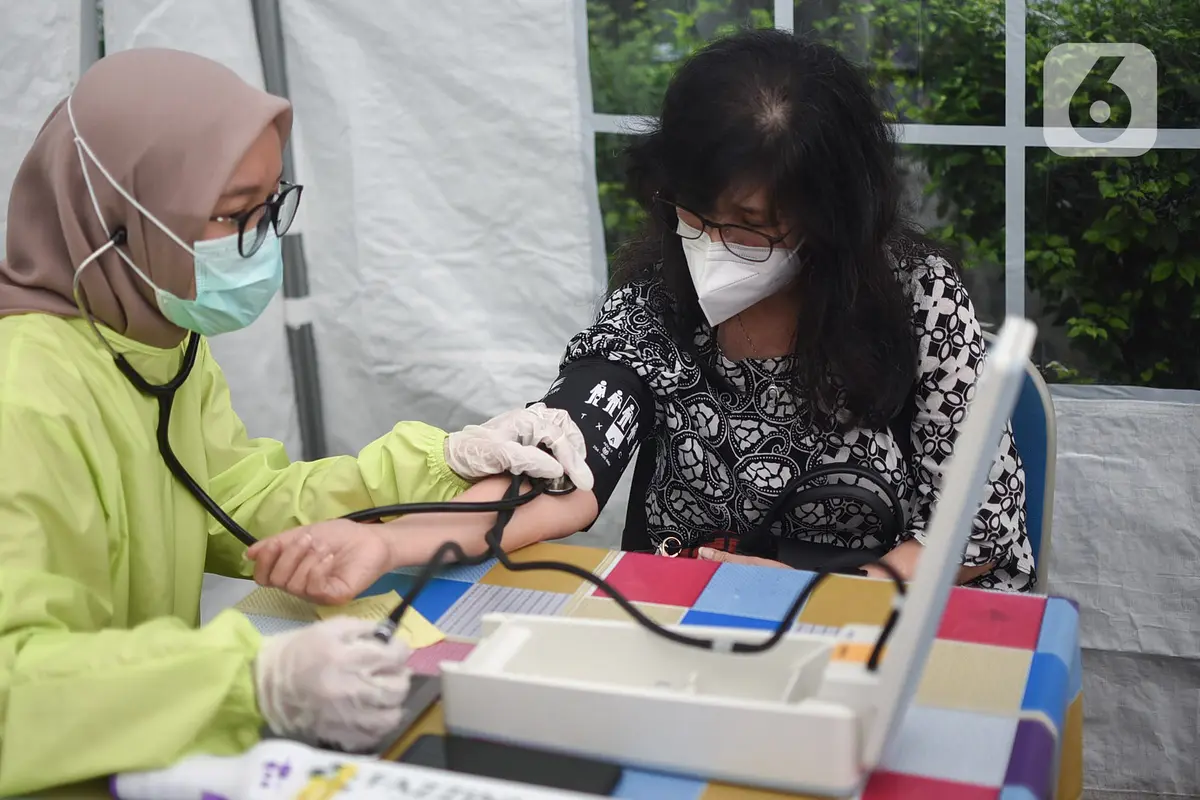Vaksinasi Covid-19 Nakes Lansia Tahap Pertama