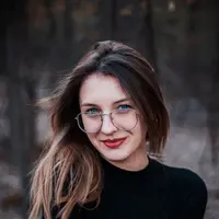 ilustrasi perempuan/Photo by Alexandru Boicu on Unsplash