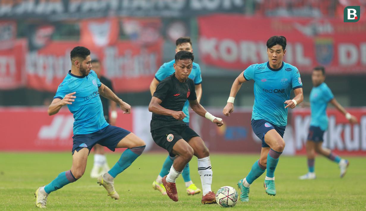 Kondisi tertinggal membuat Persija harus kembali melakukan tekanan terhadap Sabah FC. (Bola.com/Ikhwan Yanuar)