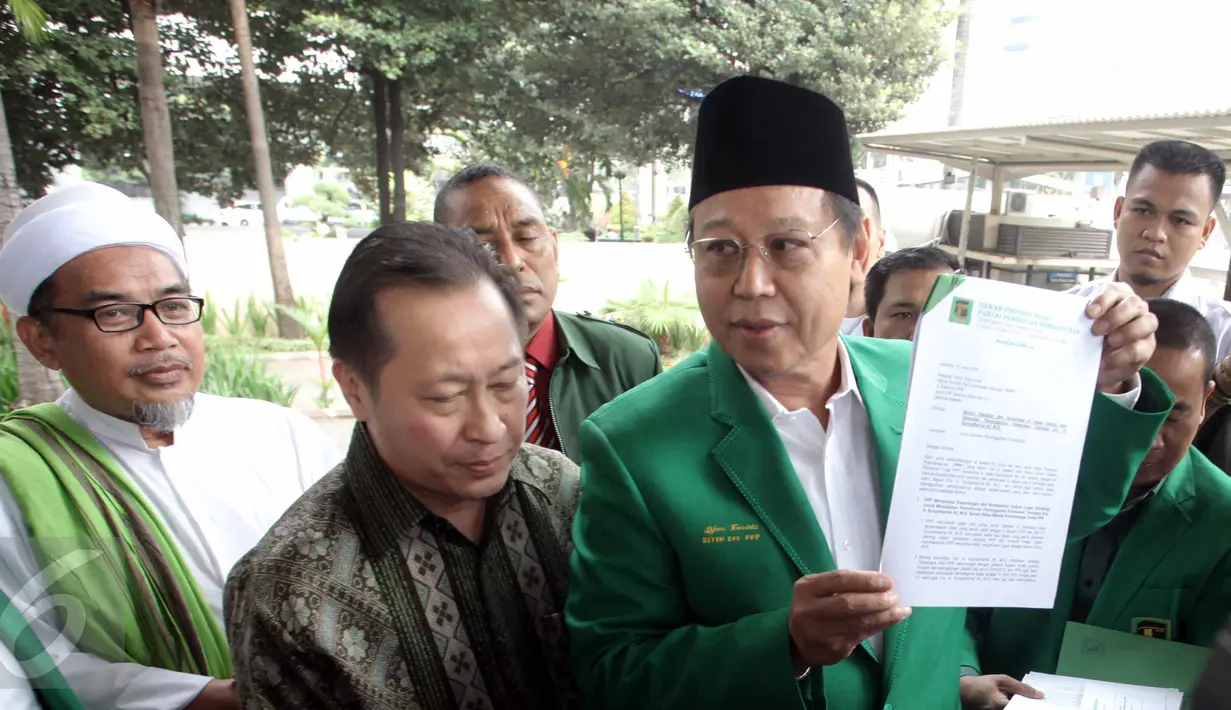 Ketua Umum PPP Djan Faridz medatangani Gedung KPK, Jakarta,Senin (15/6/2015). Kedatangan Djan dalam rangka mengajukan surat penangguhan penahan untuk Mantan Menteri Agama era SBY, Suryadharma Ali. (Liputan6.com/Helmi Afandi)