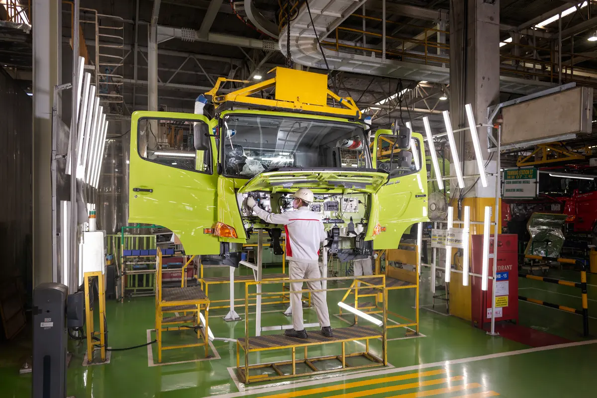 Perakitan bus Hino