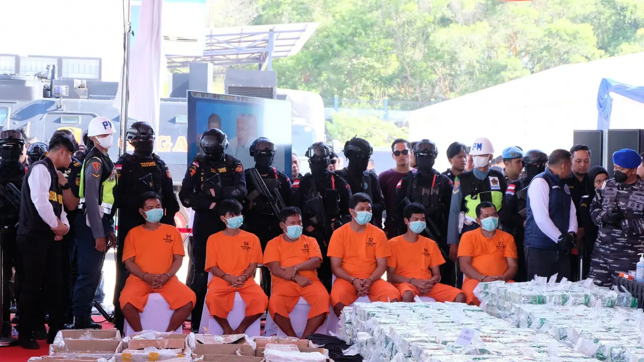Operasi gabungan yang melibatkan Bea Cukai, Badan Narkotika Nasional (BNN) Republik Indonesia, dan TNI Angkatan Laut (TNI AL)