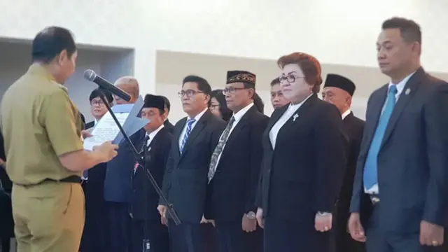 Wali Kota Bitung Maximiliaan Lomban Lantik Pengurus FKUB dan FKDM Kota Bitung
